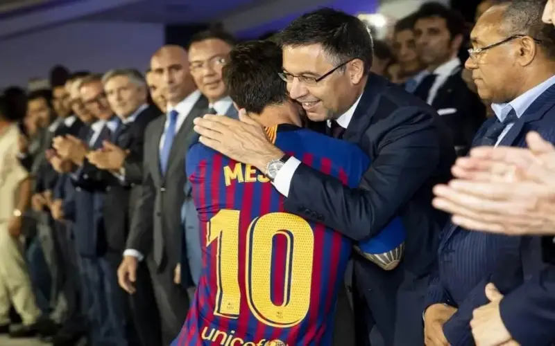 بارتوميو يحمّل لابورتا مسؤولية رحيل ميسي: كان يستطيع تجديد عقده بسهولة